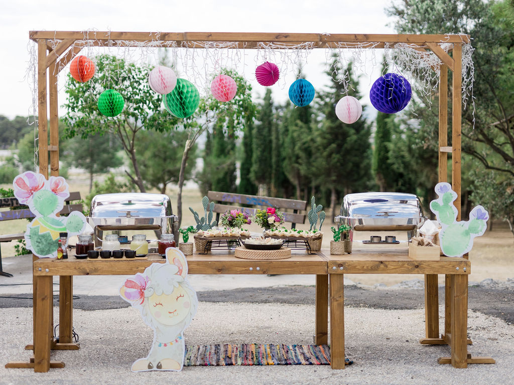 Βάπτιση Κοριτσιού με Catering έξω από την εκκλησία του Άγιου Αλέξανδρου στην Καλαμαριά